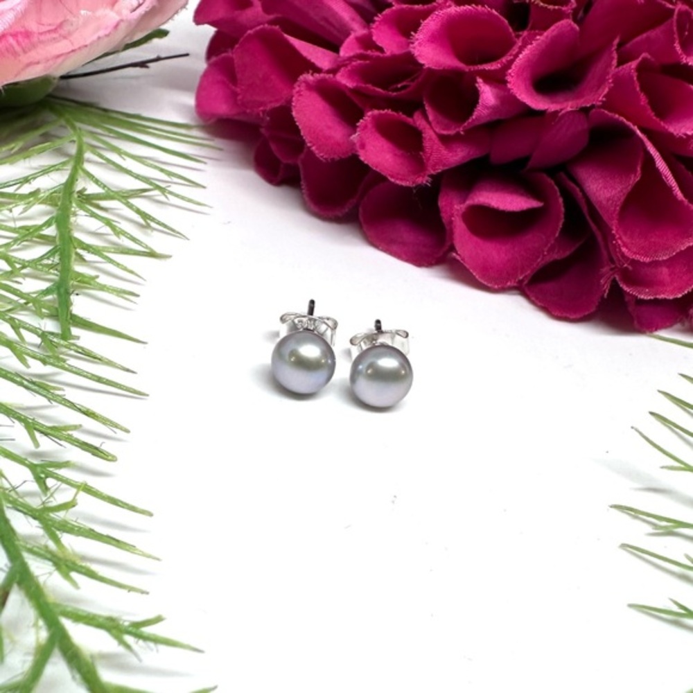 NEW⚜️Freshwater Pearl Grey Stud Earrings